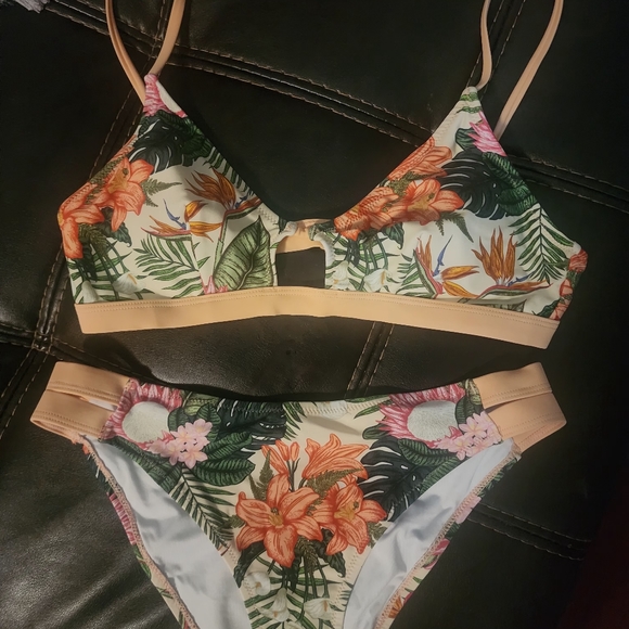 Bikini set - Picture 2 of 2